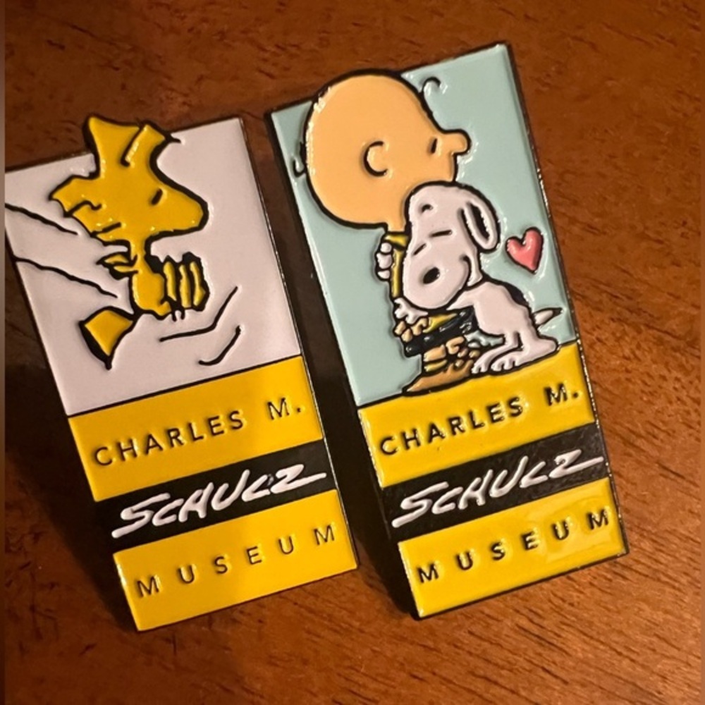 Peanuts Snoopy‎ Charles M. Schulz Museum Pins Collectibles Cartoon